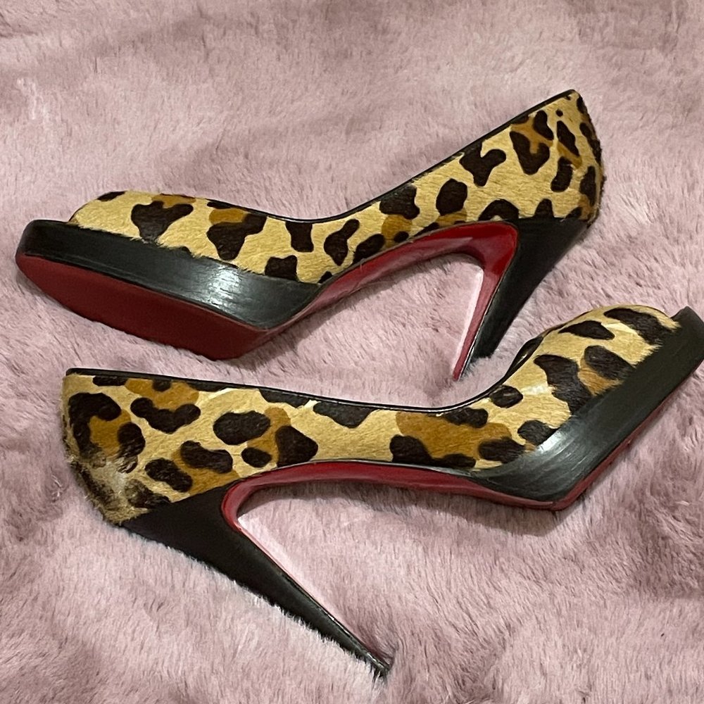 Christian Louboutin Very Prive cheetah pony hair peep toe pumps size 40